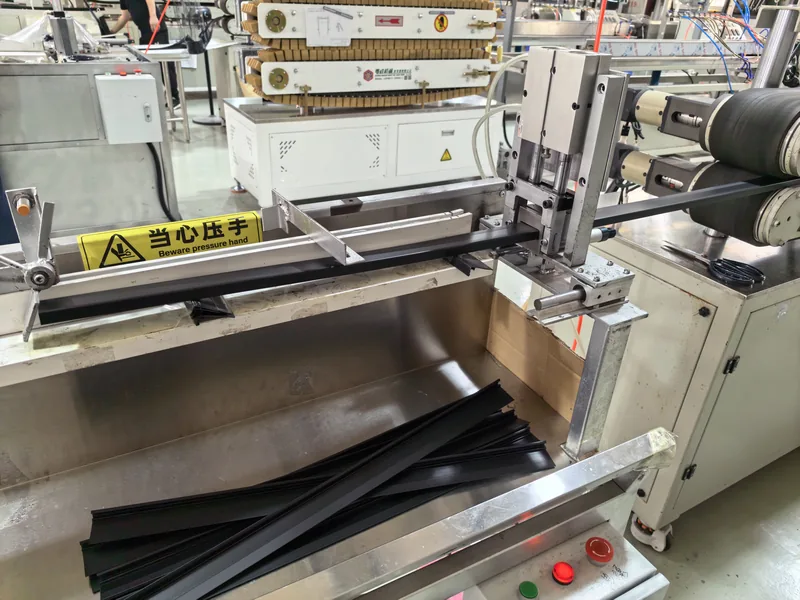 Cutting station on extrusion line
